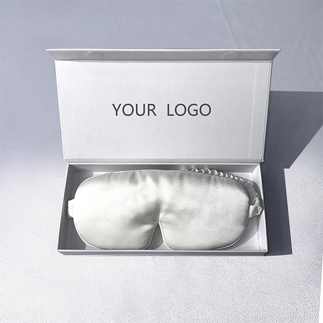 قناع عين حريري ناعم ومرطب باللون الأسود