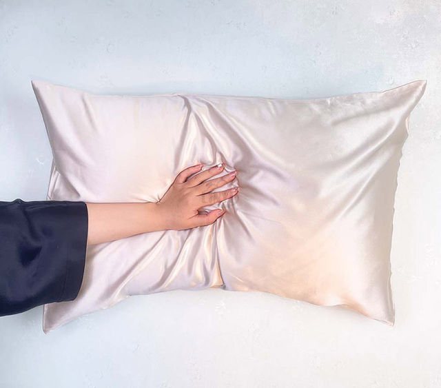 أغطية وسائد حريرية فاخرة مريحة وقابلة للتخصيص